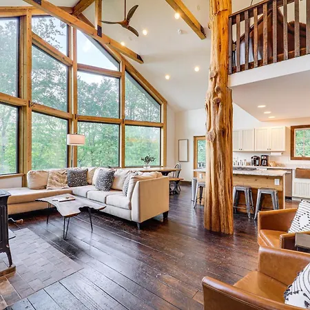 Luxe Appalachian Mountain Cabin With Hot Tub, Views